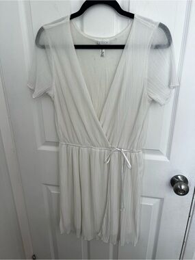 Leith‎ White Pleated Mini  Dress
